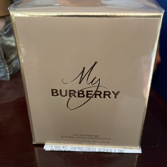 Burberry women fragrance. Sealed and never used. 100% full! NIB/NWT!! - Picture 2 of 6